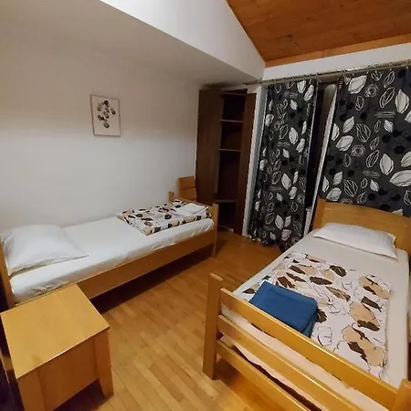 Nevenka Apartment Pobegi